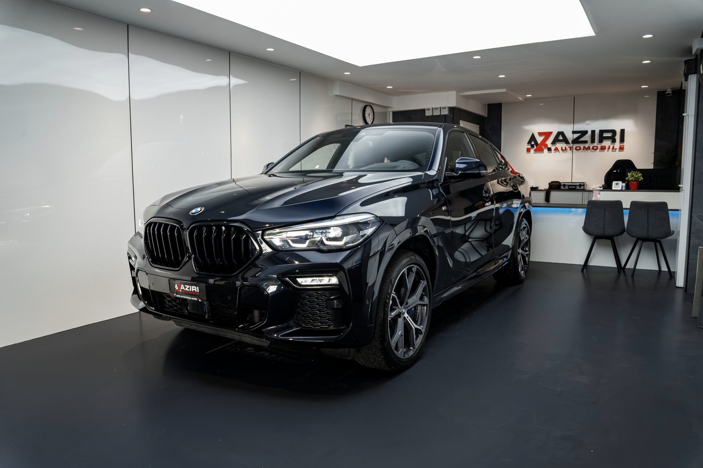 BMW X6 M50i bei Aziri Automobile GmbH in Bern